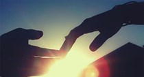 Lời nói đùa “để anh nuôi” và vết nứt không thể hàn gắn trong tình yêu