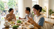 Nghịch lý hạnh phúc thời 4.0: Càng “chạm” nhiều, càng xa nhau