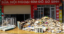 Người dân Thái Nguyên tất bật dọn dẹp, tái thiết lại cuộc sống sau mưa lũ