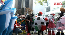 Kỳ lân, gấu Bắc Cực và chiếc loa khổng lồ: Cổ động viên Mexico “lên đồ” chờ đón tuyển Anh
