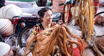 Ghé thăm phiên chợ nón làng Chuông