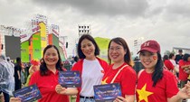 Đông đảo người dân xếp hàng vào xem concert “Việt Nam trong tôi”