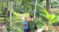 Lào Cai: Cán bộ, chiến sĩ Công an xã Văn Bàn tận tình hỗ trợ thân nhân liệt sĩ lấy mẫu ADN