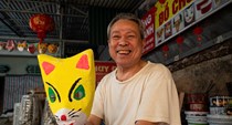 Giữ trọn kí ức tuổi thơ qua những chiếc mặt nạ giấy bồi