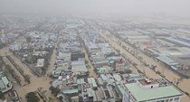 Mưa lớn, Quy Nhơn chìm trong biển nước