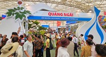 Gian trưng bày của Quảng Ngãi tại Triển lãm Thành tựu đất nước thu hút khách