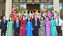 Thí sinh “Hoa hậu Văn hóa Thế giới 2026” trải nghiệm không gian văn hóa đặc biệt tại Nhà Quốc hội