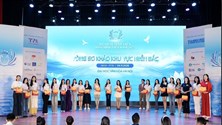 Hoa hậu Sinh viên Hoà bình Việt Nam hướng về miền Trung ruột thịt