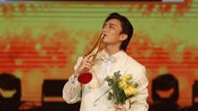 Soobin chia sẻ “áp lực” khi lập hat-trick tại giải Cống hiến