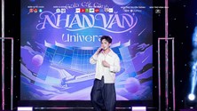 Vương Bình bất ngờ xuống xe giao lưu cùng người hâm mộ sau đêm diễn