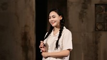 Diễn viên Huyền Trang gây ấn tượng trên sân khấu kịch
