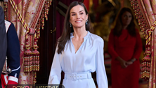 Vương hậu Letizia mặc lại chiếc váy từ năm 2019 đến tám lần mà vẫn như mới