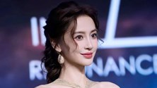 AngelaBaby: Nhan sắc “búp bê sống” đẹp bất chấp thời gian