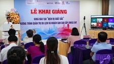 Khai giảng khóa đào tạo “Dịch vụ xuất sắc” theo tiêu chuẩn Thụy Sĩ