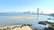 Kỳ ảo “đảo cát” trắng mịn hiện hình giữa lòng vịnh Nha Trang