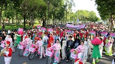 Khai mạc biểu diễn khinh khí cầu nghệ thuật và diễu hành áo dài Sen