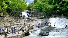 Bắc Ninh kiên quyết xử lý tình trạng đeo bám, chèo kéo khách du lịch