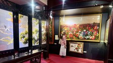 Nghề thêu truyền thống tạo chiều sâu cho trải nghiệm du lịch Lâm Đồng