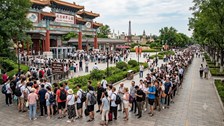 Công viên Thế giới Bắc Kinh “vỡ trận” vì miễn phí vé vào cửa