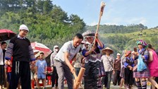 Về Mù Cang Chải vui hội giã bánh giày độc đáo của người Mông