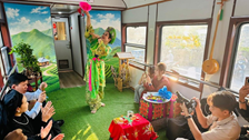 Chuyến tàu đưa văn hoá đến gần