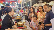 Không gian ẩm thực Cheer Fest hút khách dịp đón năm mới 2026