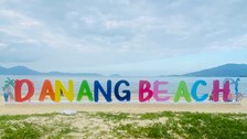 Đà Nẵng khuyến cáo bảo vệ các mô hình check-in Tết tại bãi biển