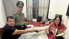 Nghĩa cử đẹp của du khách nước ngoài tại Đà Nẵng