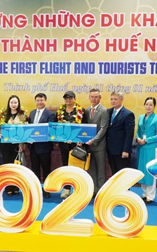 Đón những du khách đầu tiên đến Huế năm 2026 qua đường hàng không, hàng hải