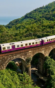 Đã có hơn 440.000 lượt khách trải nghiệm đoàn tàu di sản miền Trung