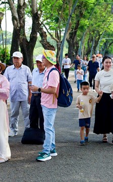 Du khách đến Huế tăng mạnh, doanh thu đạt gần 960 tỉ đồng dịp lễ Giỗ tổ Hùng Vương