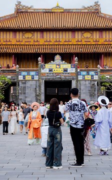 Doanh thu bán vé tại khu Di sản Huế liên tiếp lập đỉnh trong 2 ngày lễ