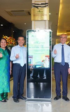 Thanh Lịch Royal Boutique Huế đón nhận chứng nhận Du lịch xanh VITA Green