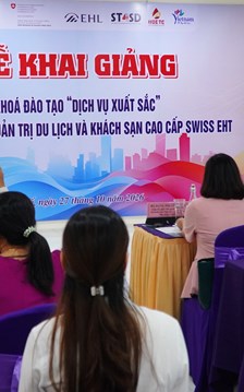 Khai giảng khóa đào tạo “Dịch vụ xuất sắc” theo tiêu chuẩn Thụy Sĩ