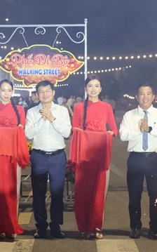 Khai trương phố đi bộ Mỹ Khê bên bờ biển Quảng Ngãi