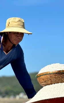 Quảng Ngãi đẩy mạnh quảng bá muối Sa Huỳnh tại các sự kiện du lịch