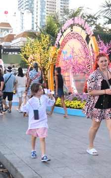 Khánh Hòa: Rộn ràng sắc Xuân, thu hút đông đảo du khách