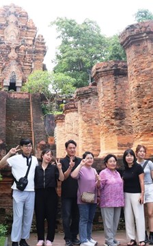 Khánh Hòa: Các điểm di tích “hút” khách du lịch kỷ lục dịp Tết 