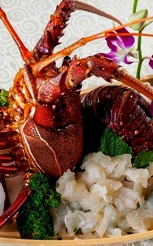 Gỏi tôm hùm trứ danh khiến du khách quốc tế tìm đến Ngự Uyển