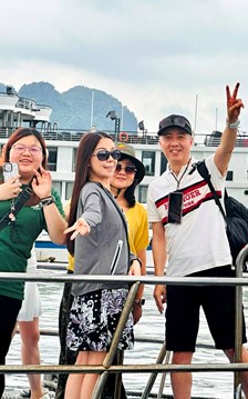 Một hành trình khám phá hai vịnh đẹp Hạ Long và Lan Hạ