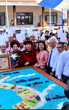 Xác lập kỷ lục bản đồ Việt Nam từ xôi nước cốt dừa lớn nhất