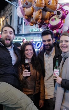 Khách Tây kể lại trải nghiệm lúc 1h sáng giữa thủ đô rồi đưa ra quyết định bất ngờ này