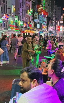 Không để người lang thang xin ăn, đeo bám khách du lịch ở TP.HCM