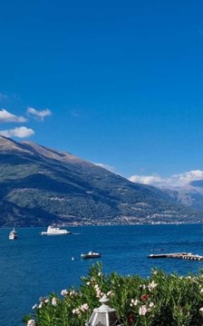 Làng du lịch nổi tiếng ở Italia mạnh tay phạt du khách mặc đồ bơi đi giữa phố