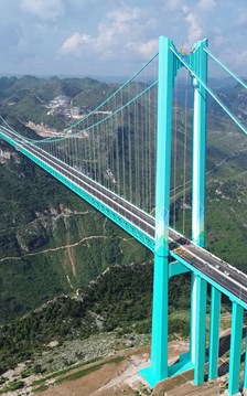 Cây cầu cao nhất thế giới trở thành điểm hút khách du lịch ở Trung Quốc