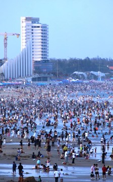 Vũng Tàu đón gần 100.000 lượt khách trong hai ngày 30.4–1.5