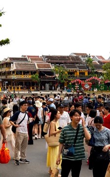 Điểm tin du lịch 5.5: 12 triệu lượt khách dịp nghỉ lễ, 8,8 triệu khách quốc tế trong 4 tháng đầu năm