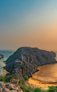 Hải đăng Long Châu: Trăm năm soi sáng biển trời Đông Bắc