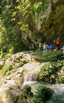 Đánh thức “mỏ vàng” du lịch tiềm năng trong lòng núi đá Thái Nguyên
