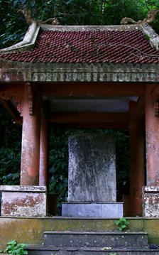 Pho sử đá lưu ký ức trăm năm bên Danh lam thắng cảnh hồ Ba Bể